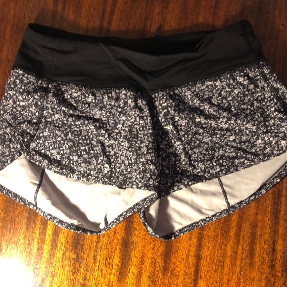 lululemon size 2 discontinued shorts - Picture 2 of 2